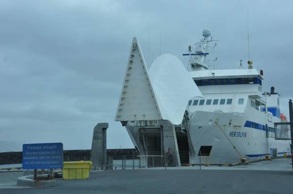 O moderno ferry que nos leva para Vestmannaeyjum, na ilha de Heimaey, no sul da Islândia